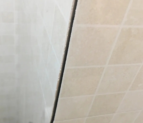 苏州瓷砖空鼓维修公司分享阳台瓷砖脱落的修复过程可以分为以下几个步骤